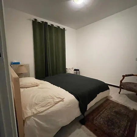 L Arlier Apartment *