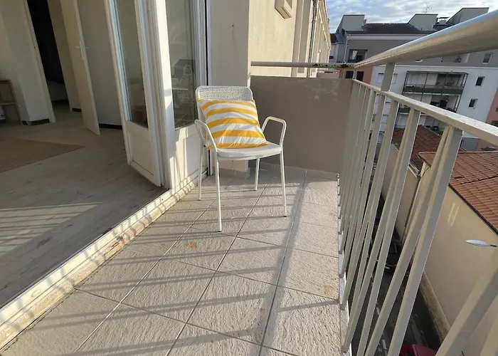 L Arlier Apartment *