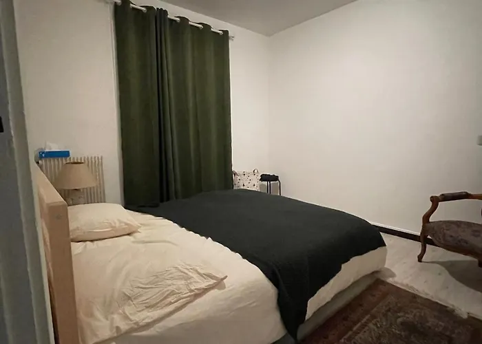 L Arlier Apartment *